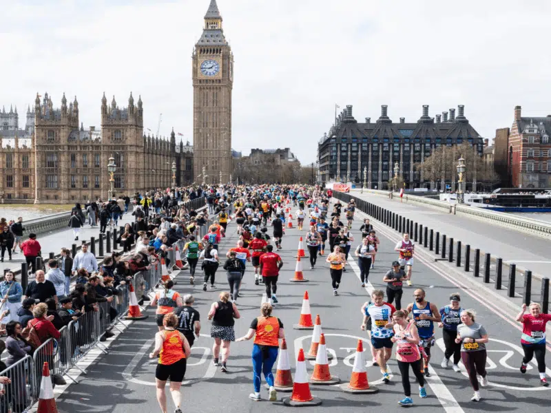 mass of runners making their way towards Big Ben